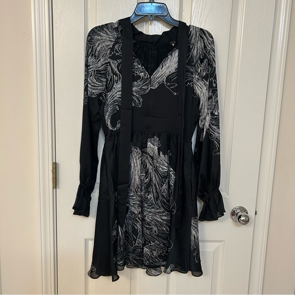 Ted Baker Jazmyna Tie Neck Pleat Mini Dress
in Black Floral Size US 4 / Ted 1 - Picture 6 of 12